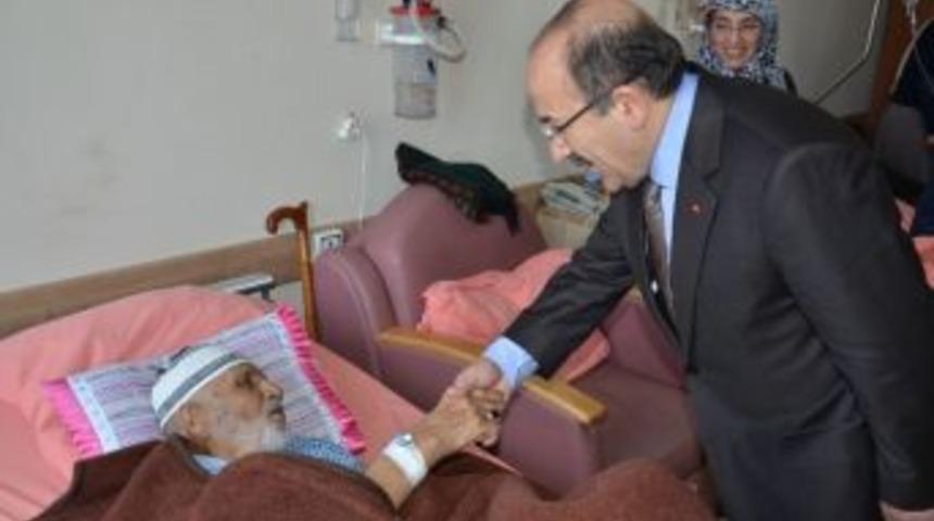 Başkan G&uuml;mr&uuml;k&ccedil;&uuml;oğlu Dua Alıyor