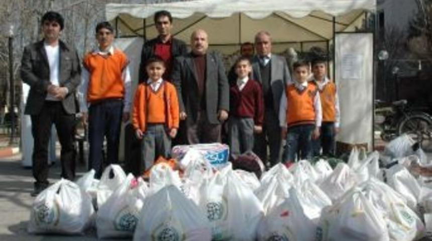 &Ouml;ğrencilerden Suriyelilere Yardım Malzemesi