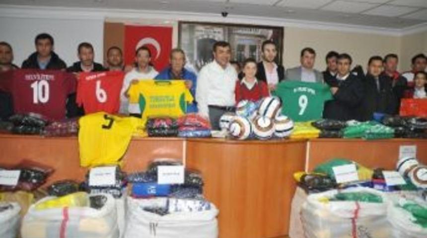 Belediyeden Amat&ouml;r Takımlara Malzeme Yardımı