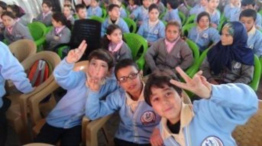 D&uuml;nya Şehit &Ccedil;ocukları Vakfı'ndan Suriyeli &Ccedil;ocuklara Okul