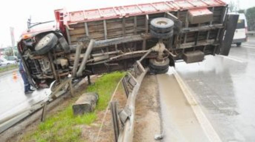 Kaygan Zemin Kazaya Neden Oldu