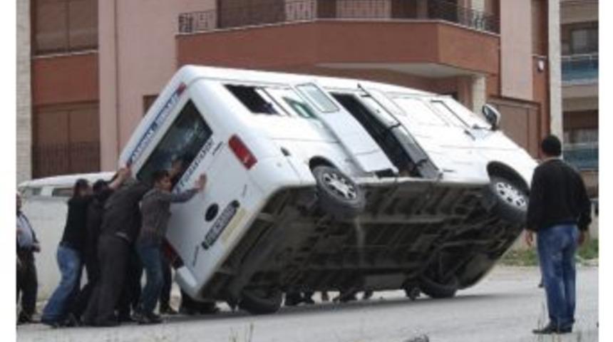 Denizli&rsquo;de Kaza: &Uuml;&ccedil; Yaralı