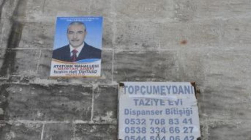 Tarihi Cami Duvarı Reklam Panosuna D&ouml;nd&uuml;