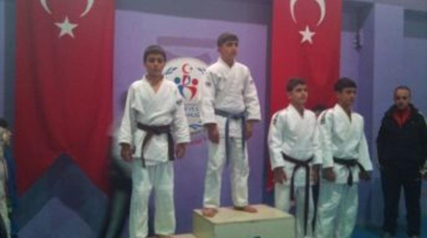 Vanlı Sporcular Anadolu Yıldızlar Ligi&rsquo;ne Damga Vurdu