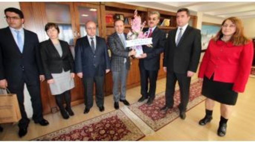 K&uuml;&ccedil;&uuml;kler: "vergi, Kalkınma Demektir"