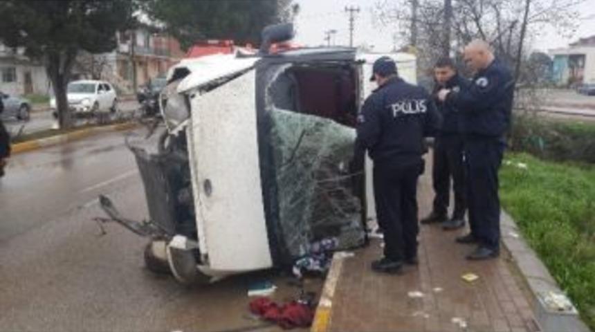 Kartepe'de Minib&uuml;s Takla Attı: 1 Yaralı