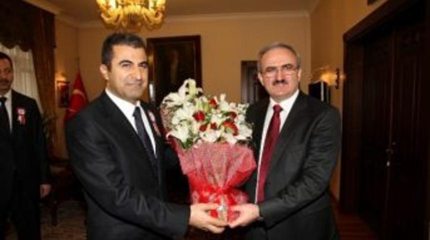 Karaloğlu: &ldquo;vergisini Toplayamayan Devletler İstikrarı Sağlayamazlar&rdquo;