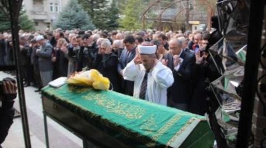 Gazeteci Remzi T&uuml;fek&ccedil;i Son Yolculuğa Uğurlandı