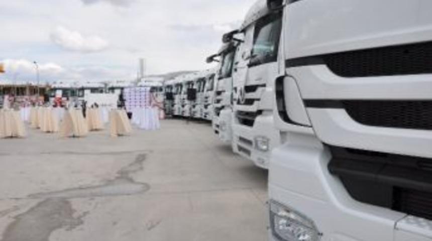 Uşak&rsquo;ın Dev Firması Filosuna 100 Tır Daha Ekledi