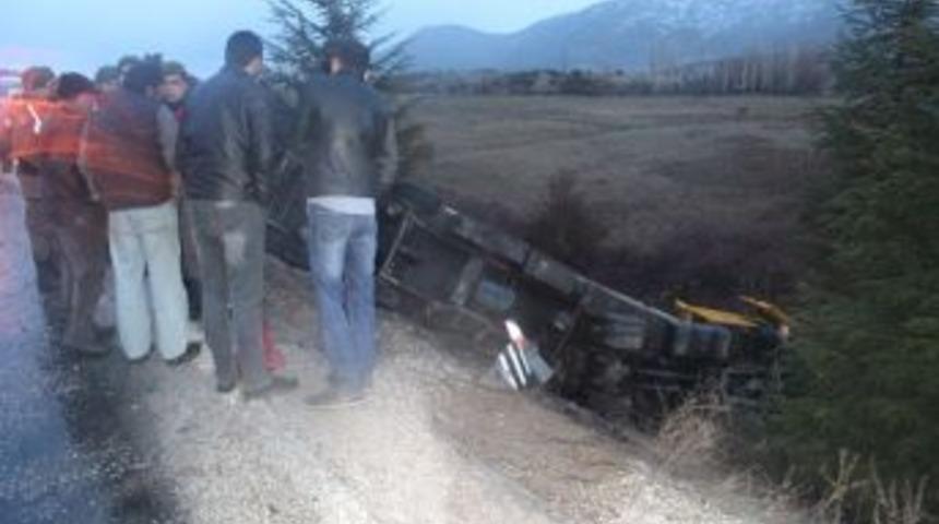 Tır Şarampole U&ccedil;tu: 1 Yaralı