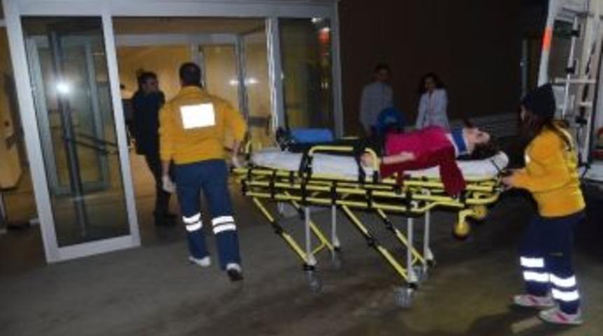 İş&ccedil;i Servisi Su Kanalına D&uuml;şt&uuml;: 3 Yaralı