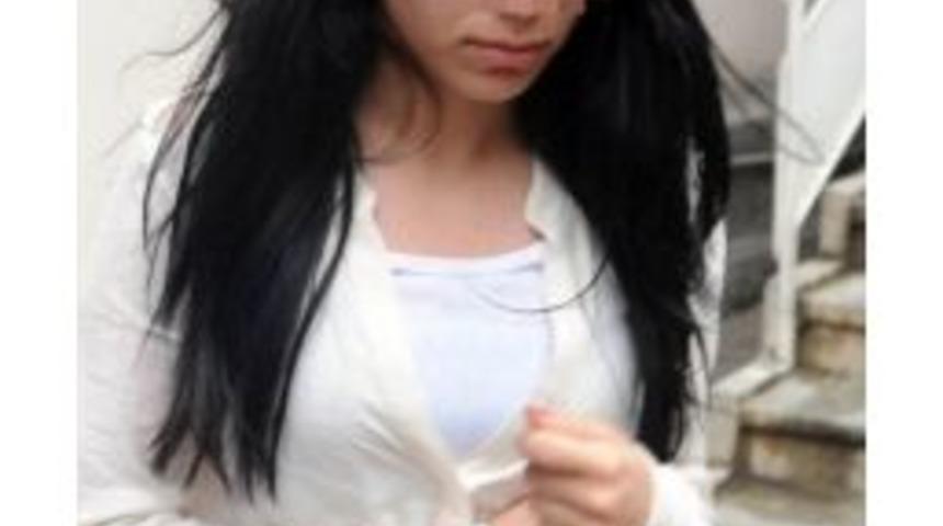 Durakta Gen&ccedil; Kızı &Ouml;pt&uuml;, 4 Yıl Hapis Cezası Aldı