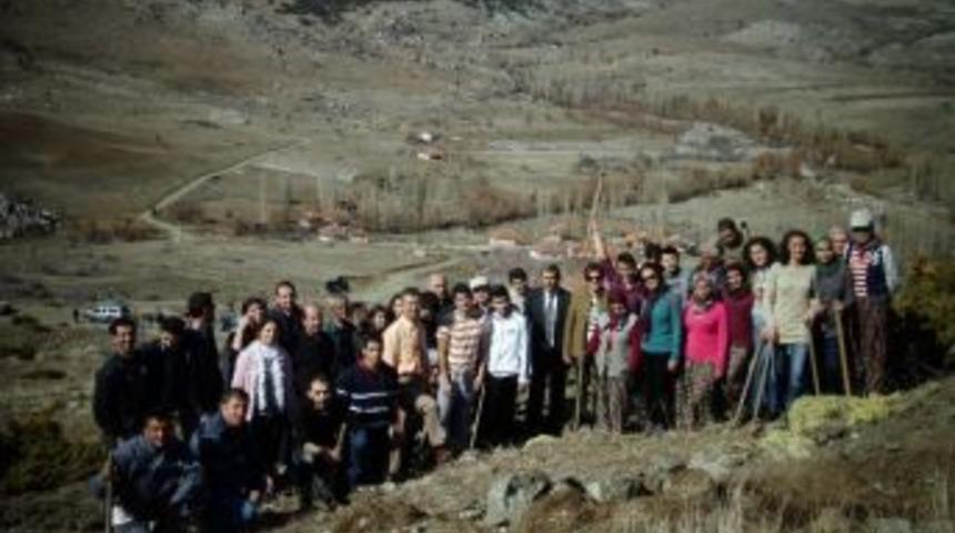 A&uuml; &Ouml;ğrencileri İ&ccedil;in 77 Bin 500 Fidan Dikildi