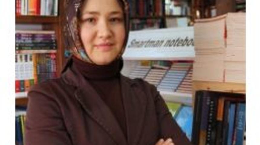 Trabzonlu Gen&ccedil; Yazar İlk Kitabı &ldquo;tozlu Sandık&rdquo; İle Gazeteciliği Anlatıyor