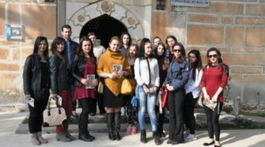 Arnavut &Ouml;ğrenciler &Ouml;demiş&rsquo;e Hayran Kaldı