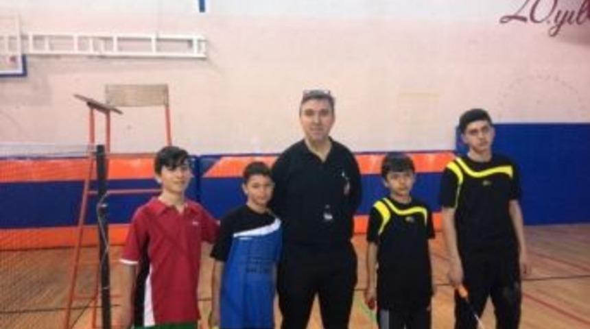 Analig&rsquo;de Bir Birincilikte Badminton&rsquo;dan