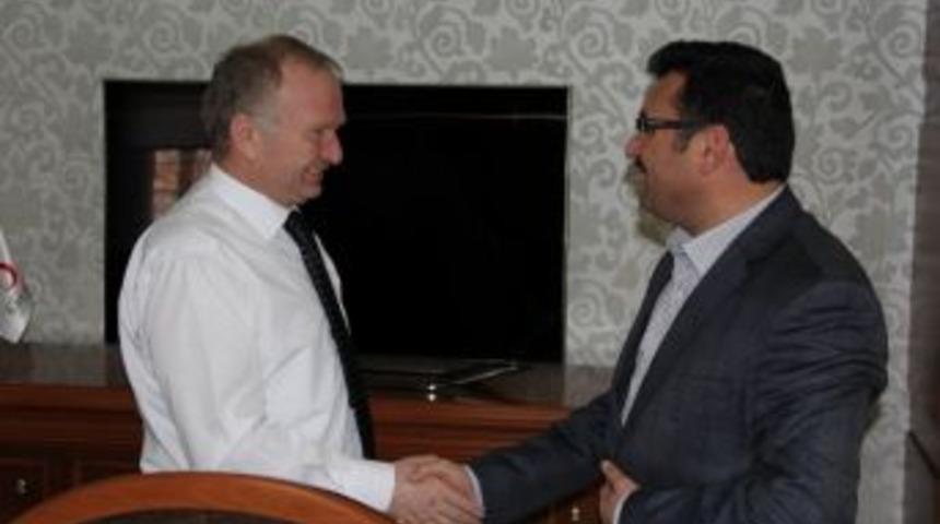 İnallı Kasabası Yardımlaşma Ve Dayanışma Derneği Y&ouml;neticilerinden Vali Ceylan&rsquo;a Ziyaret