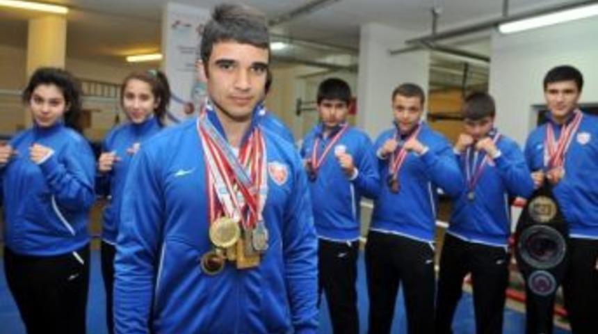 Kepezli Boks&ouml;r Milli Kaptan Olarak Ringe &Ccedil;ıkıyor