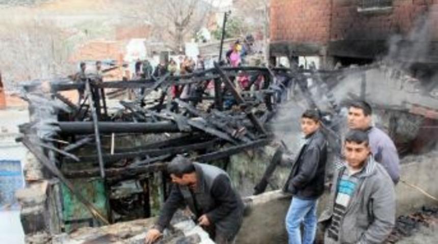 Evi Yanan Hurdacı, Kış G&uuml;n&uuml; &Ccedil;ocuklarıyla Sokakta Kaldı