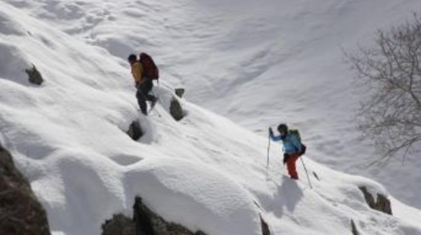 Hakkari Dağlarında Tur Kayağı
