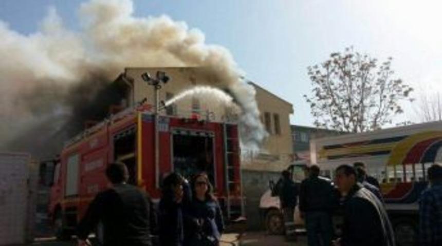 Sağlık Ocağında Yangın Paniğe Neden Oldu