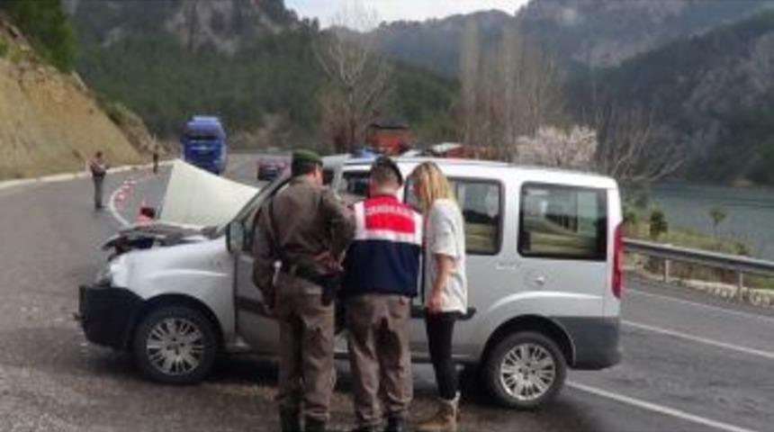 Antalya Isparta Karayolunda Kaza: 1 Yaralı