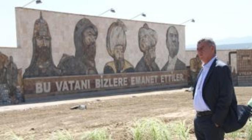 Sarnı&ccedil;'ın Y&uuml;z&uuml; Beş Yıldır G&uuml;l&uuml;yor