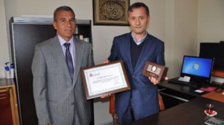 Erdemli&rsquo;de Se&ccedil;kin M&uuml;kelleflere Teşekk&uuml;r Belgesi Verildi