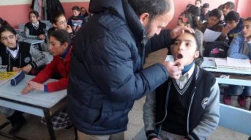 &Ccedil;aldıran&rsquo;da &Ouml;ğrenciler Diş Sağlığı Taramasından Ge&ccedil;iyor