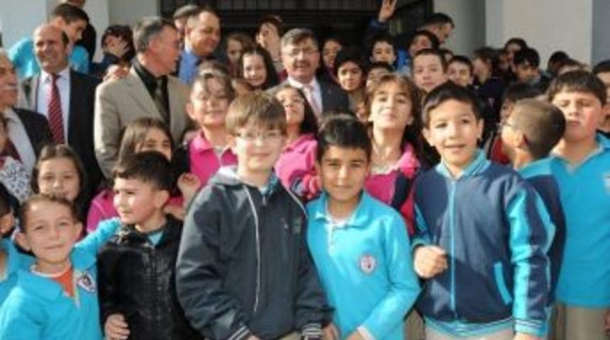 Belediye Başkanı Akdoğan'a Teşekk&uuml;r Plaketi