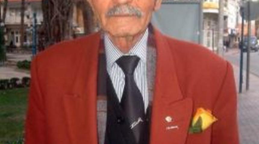 82 Yaşındaki Sarıg&uuml;l Hayranı Şaşırtıyor