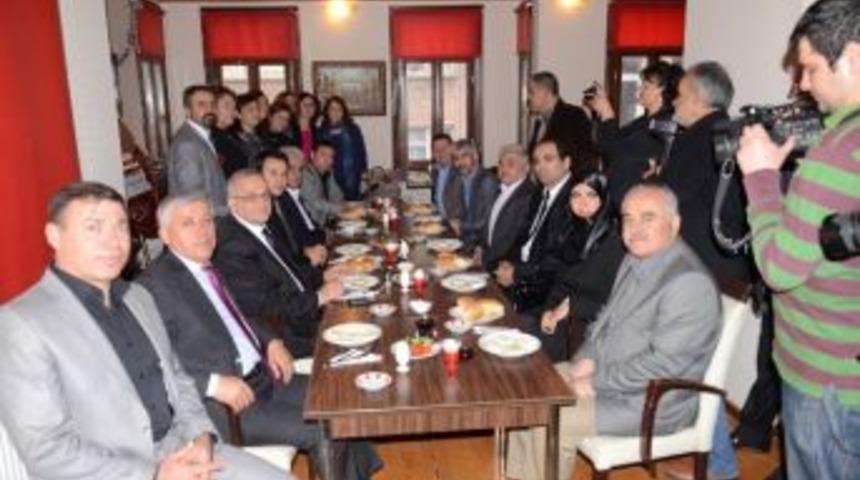 "dernekler Hi&ccedil;bir Siyasi Partinin Arka Bah&ccedil;esi Olmamalı"