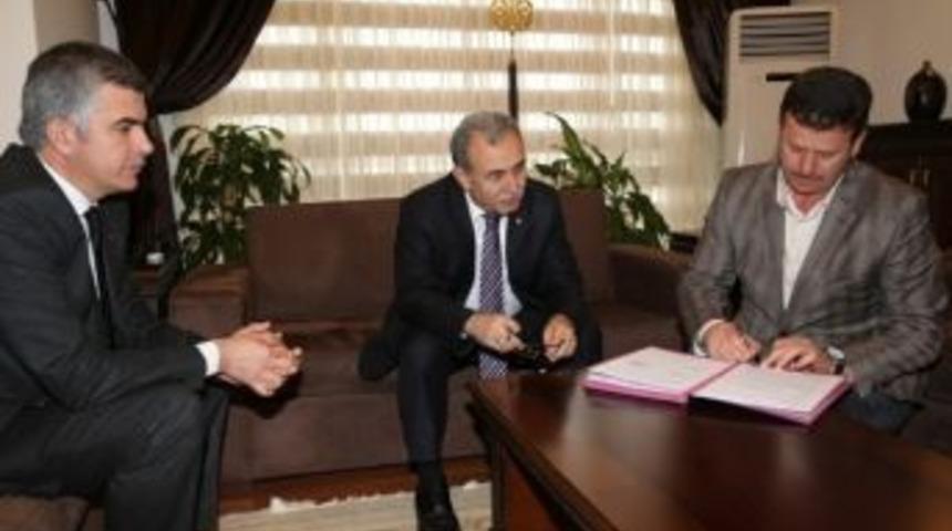 Kuzuluk&rsquo;a Yeni Spor Alanları Yapım Protokol&uuml; İmzalandı