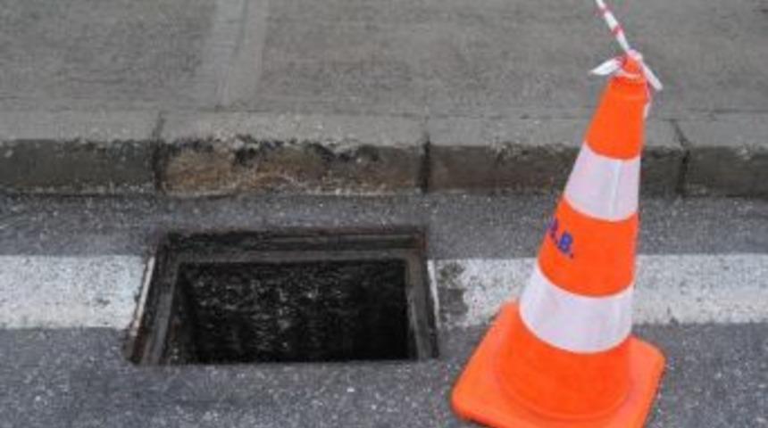 Hırsızlar R&ouml;gar Kapaklarını &Ccedil;aldı