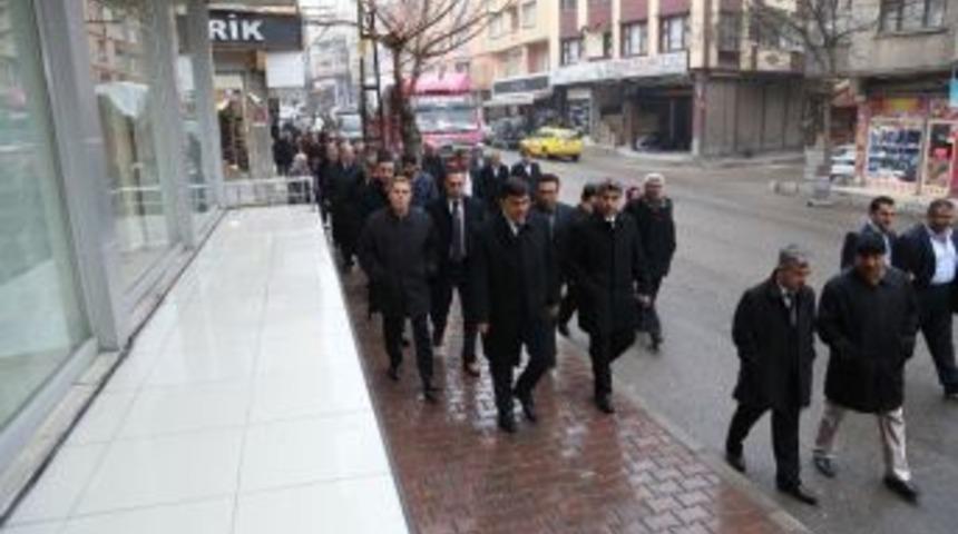 Fadıloğlu, &Ouml;zg&uuml;rl&uuml;k Mahallesinde Vatandaşlarla Buluştu