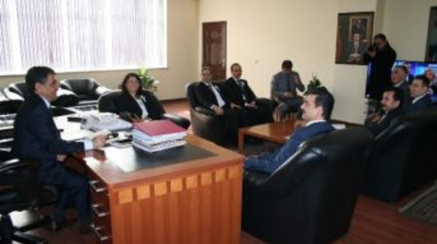 Kars Defterdarı H&uuml;seyin Savan, Başkan Nevzat Bozkuş&rsquo;u Makamında Ziyaret Etti