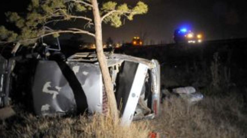 Sivas'ta otomobil şarampole yuvarlandı!1 &ouml;l&uuml;