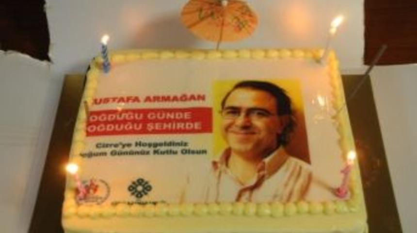 Yazar Armağan&rsquo;a Cizre'de S&uuml;rpriz Kutlama
