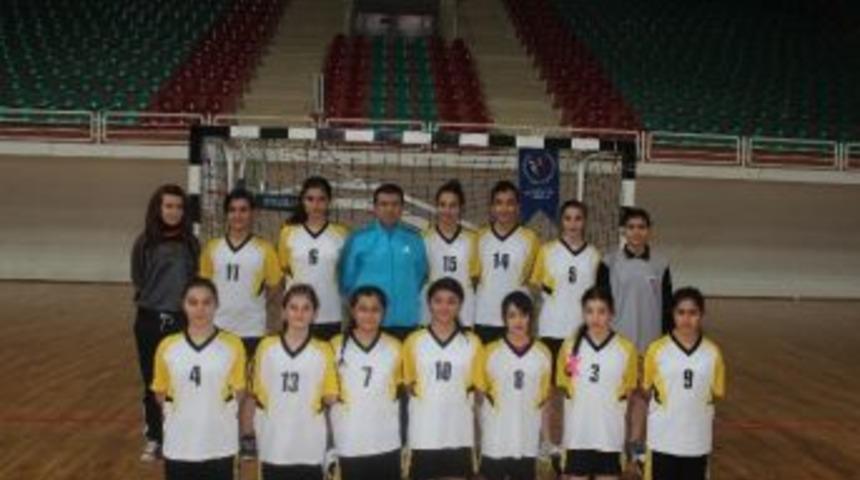 Diyarbakır 5 Nisan Ortaokulu Hentbolda B&ouml;lge Şampiyonu