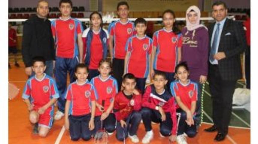Diyarbakır İl Emniyet M&uuml;d&uuml;r&uuml;nden Badminton'a Malzeme Desteği