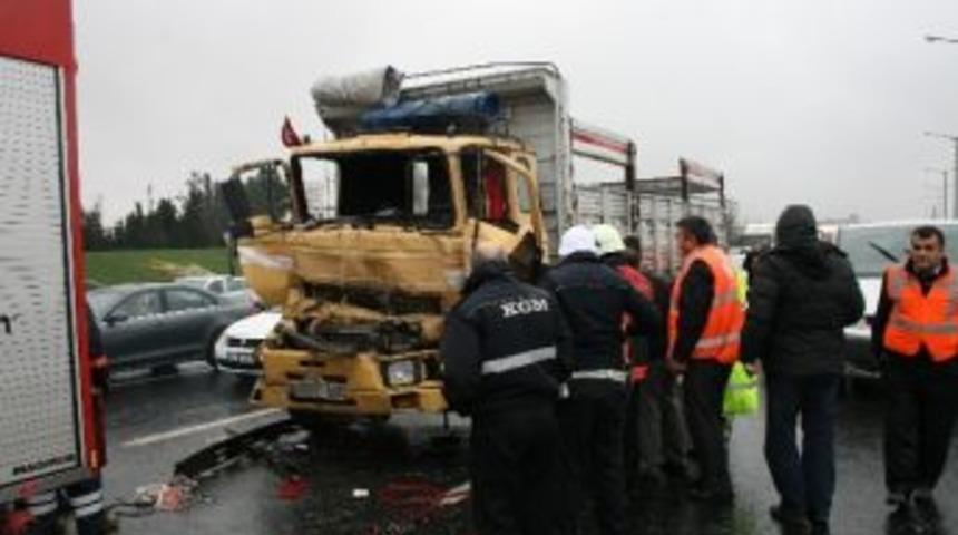 Tem Otoyolu&rsquo;nu Kilitleyen Kaza