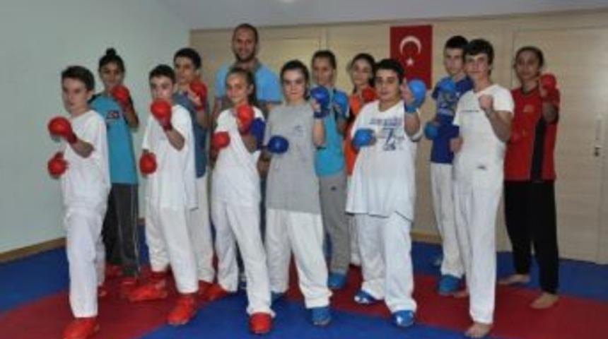 Ana Lig&rsquo;de D&uuml;zceli Karatecilerin R&uuml;zgarı