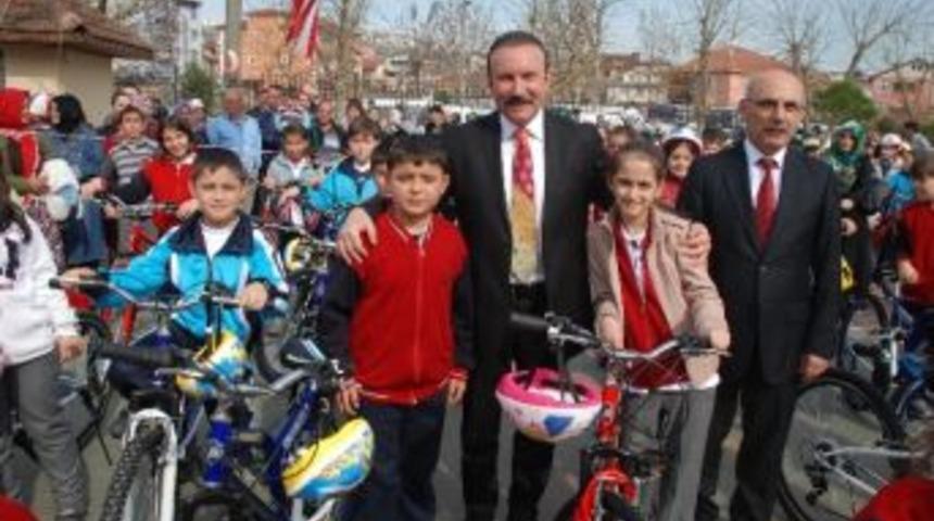 İzmit Belediyesi Bisiklet Dağıtımına Devam Ediyor