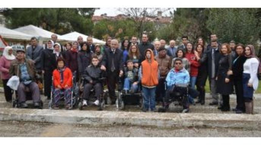 Engelli Aileleri İşaret Dili &Ouml;ğrendi