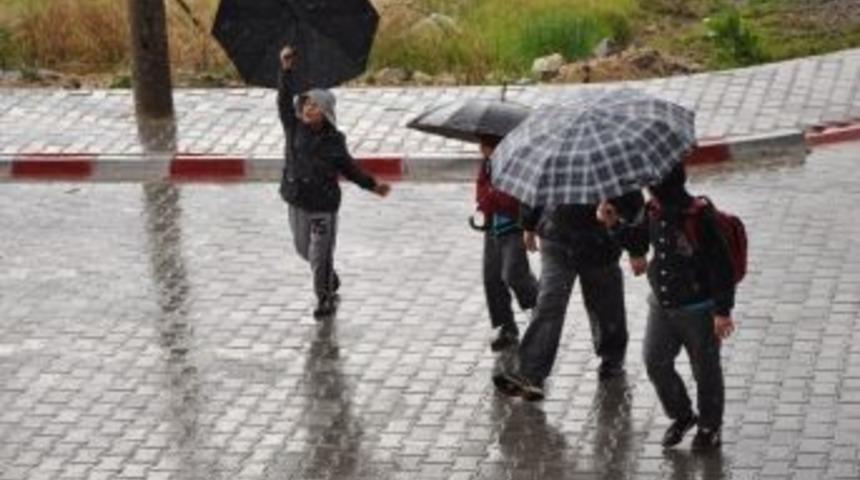 &Ouml;ğrencinin Yağmur Sevinci