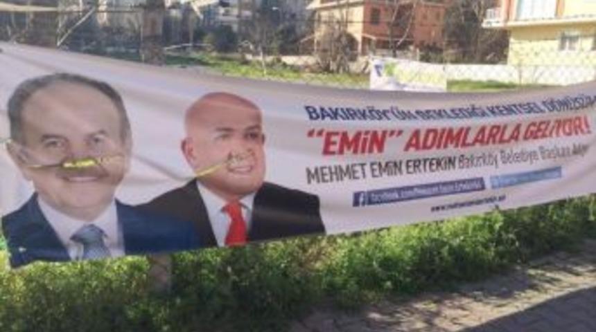 Ak Parti Bakırk&ouml;y Adayı Mehmet Ertekin'in Afişlerini Yırttılar