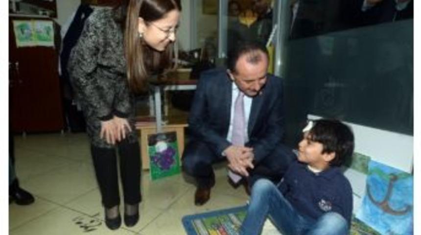 Engelliler Sarayı&rsquo;na Bakan&rsquo;dan Tam Not