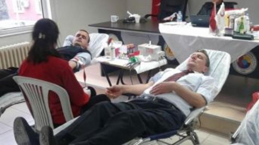 Hayrabolu'da Kan Bağışı Kampanyasında 32 &Uuml;nite Kan Toplandı