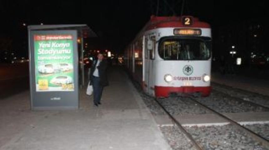 Tramvayın &Ccedil;arptığı Kadın Yaşam M&uuml;cadelesini Kaybetti