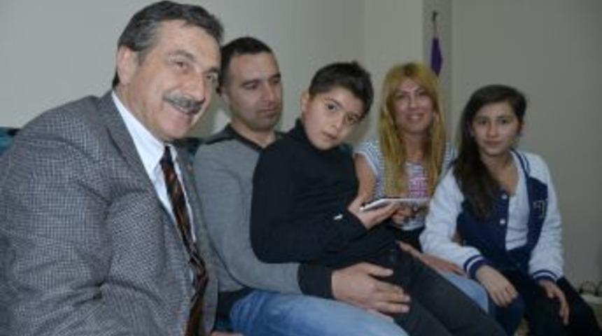 Başkan Ata&ccedil;, Down Sendromlu Berk Ve Ailesini Ziyaret Etti